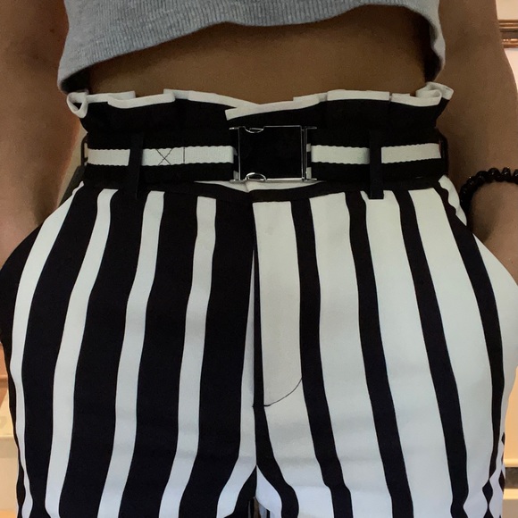 Alice + Olivia b/w striped pant with buckle - Picture 6 of 6